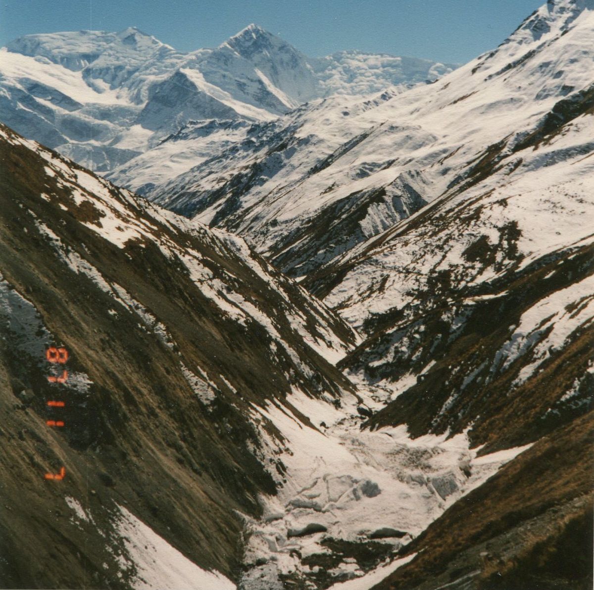 Annapurna Himal on ascent from Manang to Tharong La