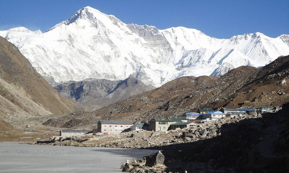 Cho Oyu from lake at Gokyo