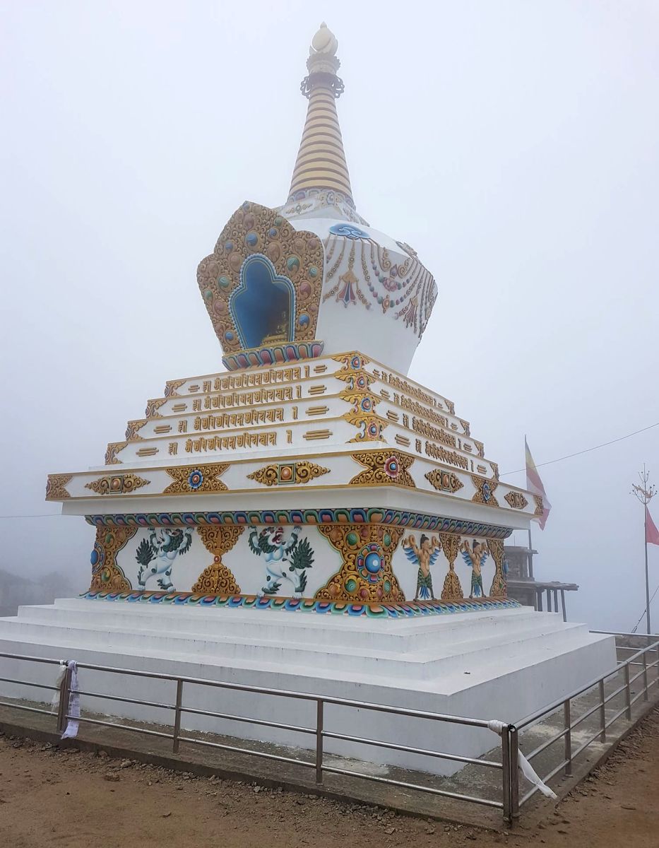 Stupa on Tragsindo Pass