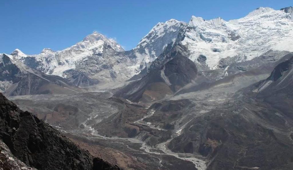 Chukung Valley: Island Peak ( Imja Tse ) and Mt.Makalu on ascent from Bibre to Kongma La