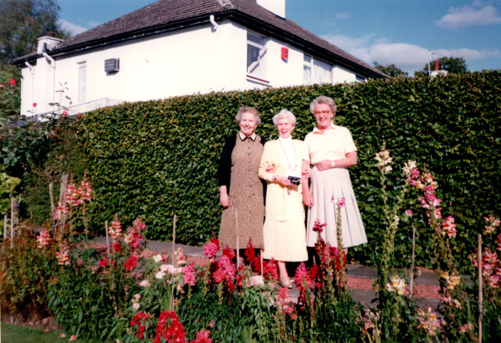 The Cameron Sisters: Vera Schofield Cameron, Catherine Steven Cameron, Charlotte Schofield Cameron