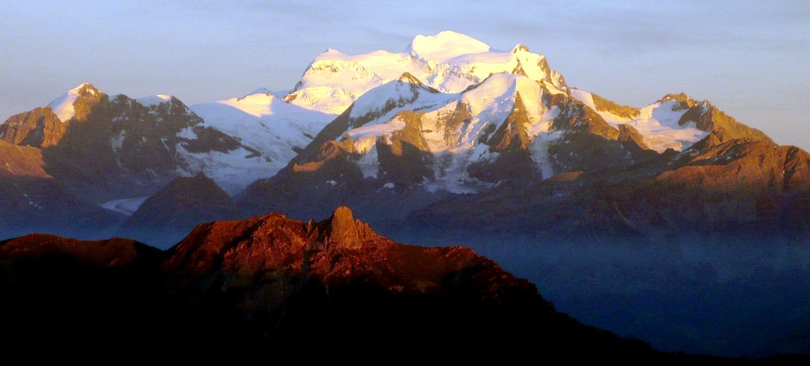 Grand Combin ( 4314 metres ) in the Swiss Alps