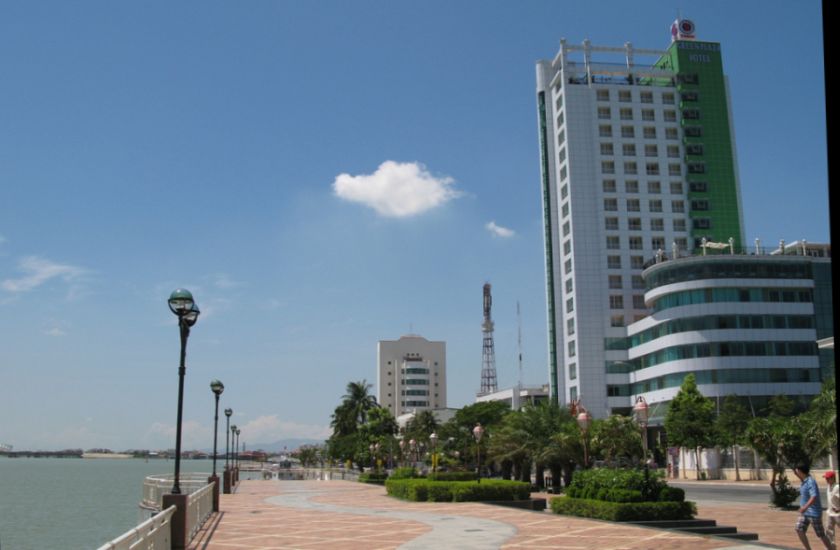 Esplanade along Han River in Danang