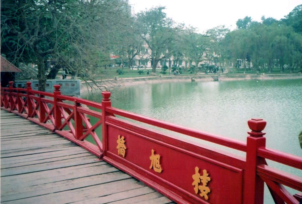 Thea Huc Bridge to Jade Mountain Temple ( Ngoc Son ) in Sword Lake ( Ho Hoan Kiem )