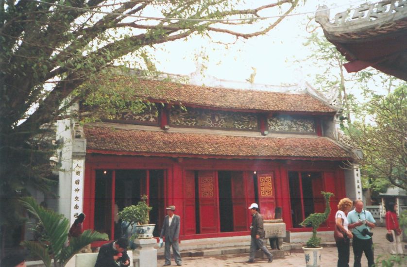 Jade Mountain Temple ( Ngoc Son ) in Sword Lake ( Ho Hoan Kiem )