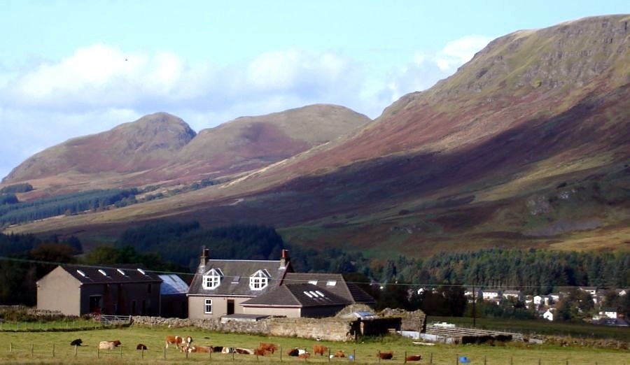 Muirhouse Farm beneath Campsie Fells