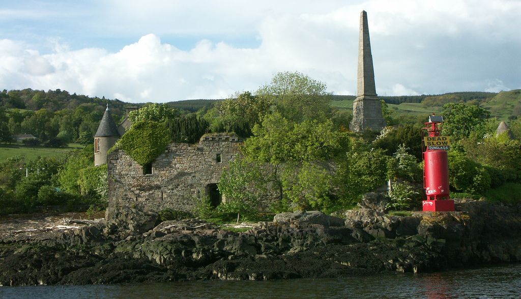 Dunglass Castle & Bell Obelisk on the River Clyde at Bowling