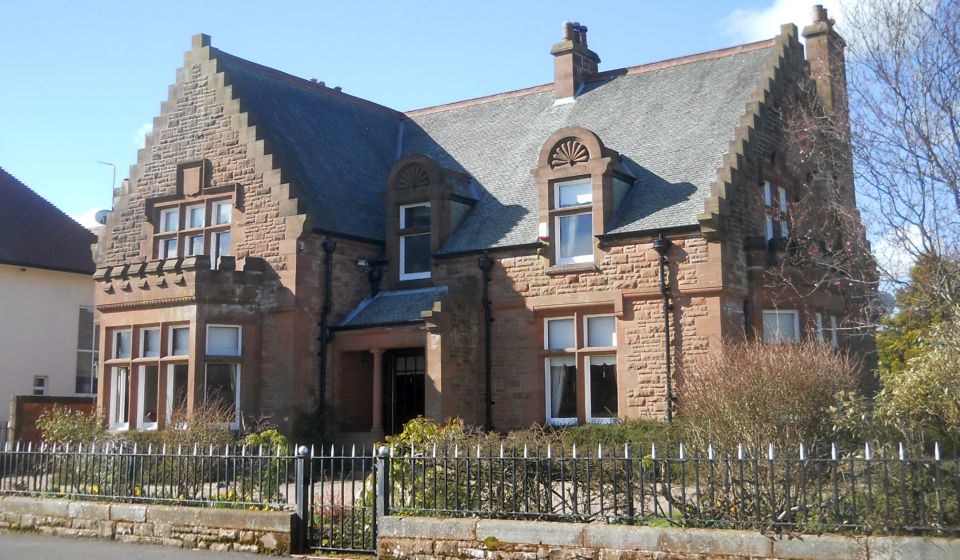 Sandstone Villa in Darvel