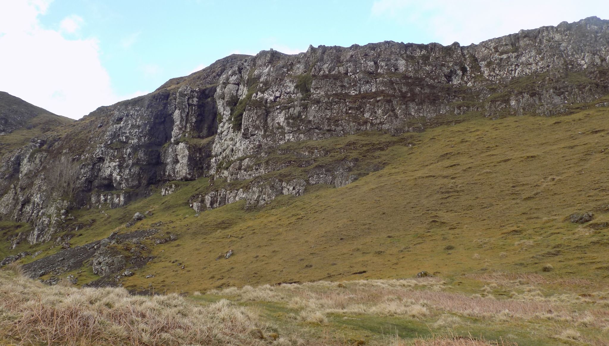 Rock Wall of amphitheatre at Double Craigs in Fintry Hills