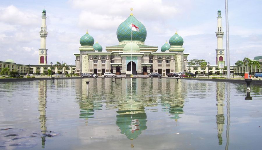 Masjid Agung An-Nur in Pakanbaru in Sumatra